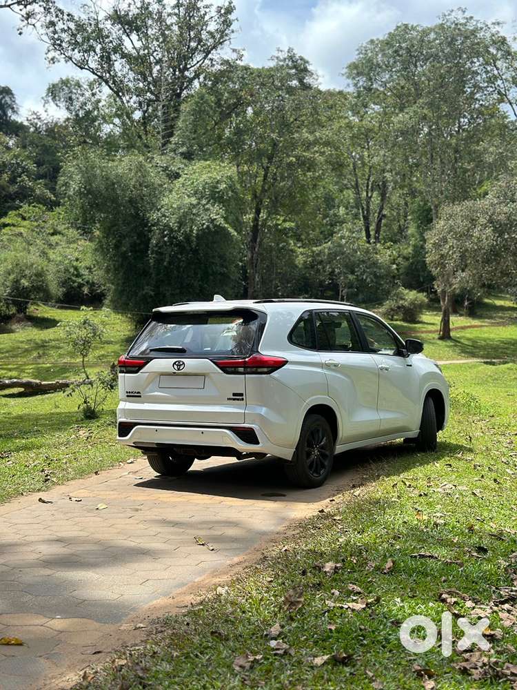 Toyota Innova Hycross 2023 Variant