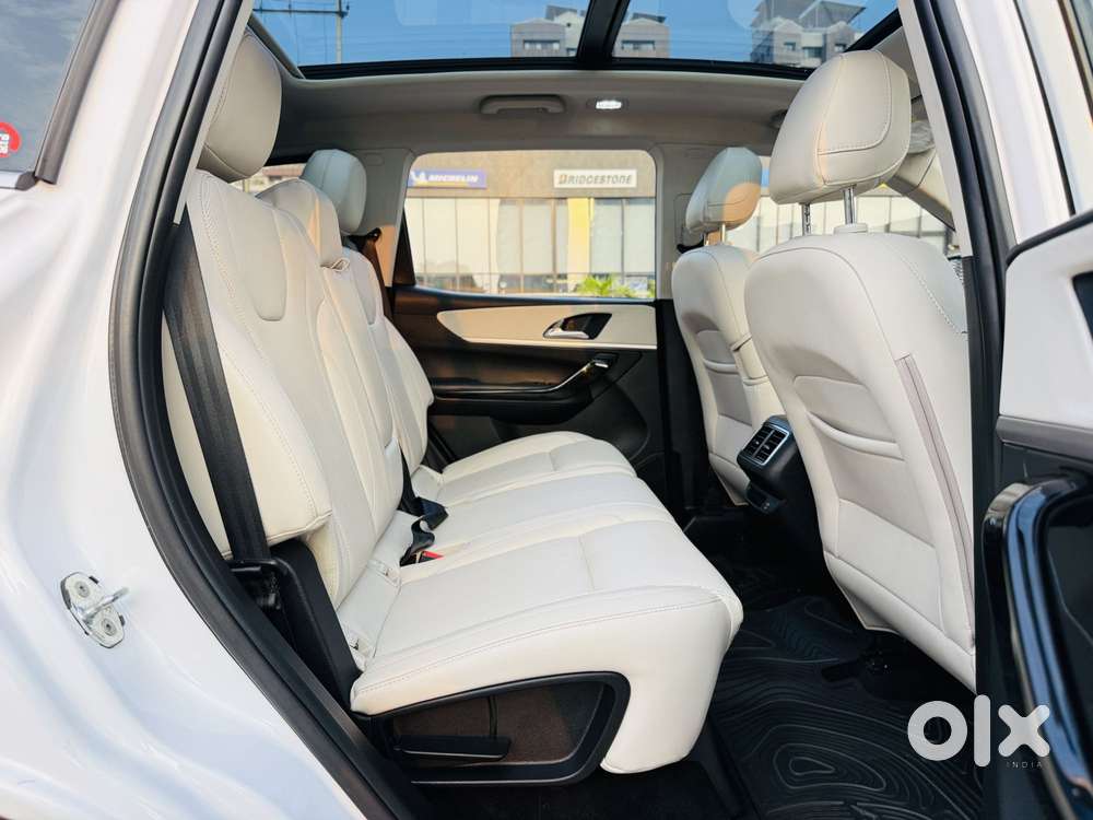Mahindra Xuv700 2.2 Ax 7 Diesel At Luxury Pack Str, 2025, Diesel