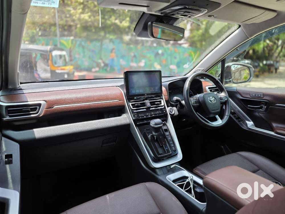 Toyota Innova Hycross 2.0 Zx (o) Hybrid 7 Str, 2023, Petrol