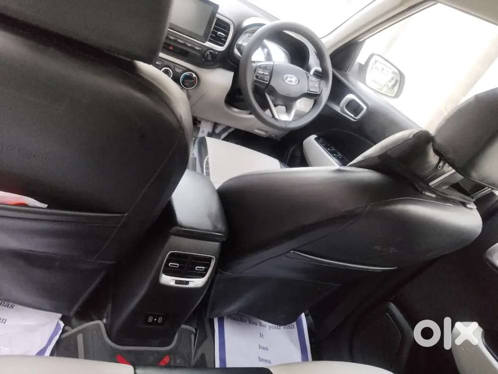 Hyundai Venue 2024 Petrol 28000 Km Driven