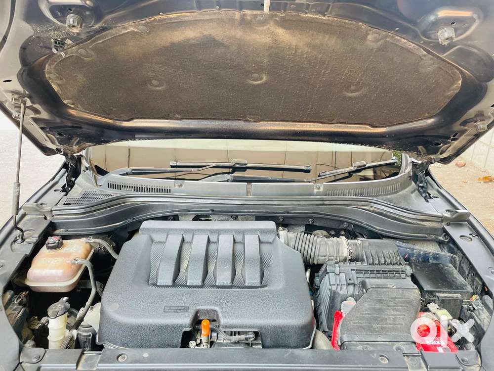 Mahindra Xuv700 2.0 Ax 5 Petrol Mt 7 Str, 2022, Petrol