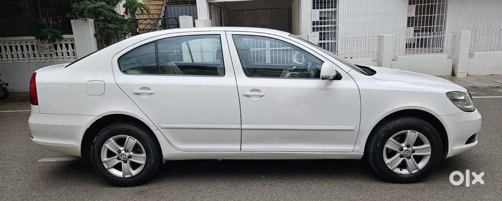 Skoda Laura 1.8 Tsi Ambiente, 2012, Petrol