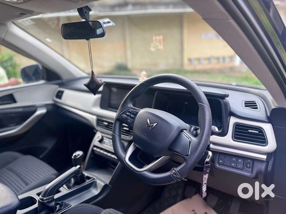 Mahindra Xuv700 2022 Petrol 17000 Km Driven