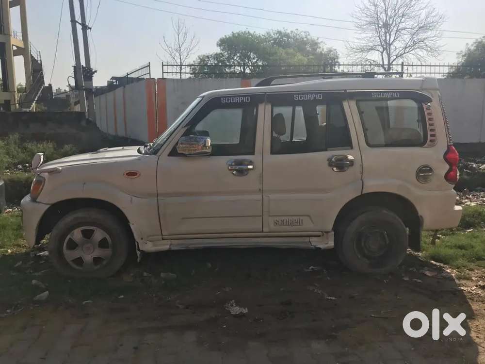 गाड़ियां में कोई कमी नहीं हे सारी चीज Ok है