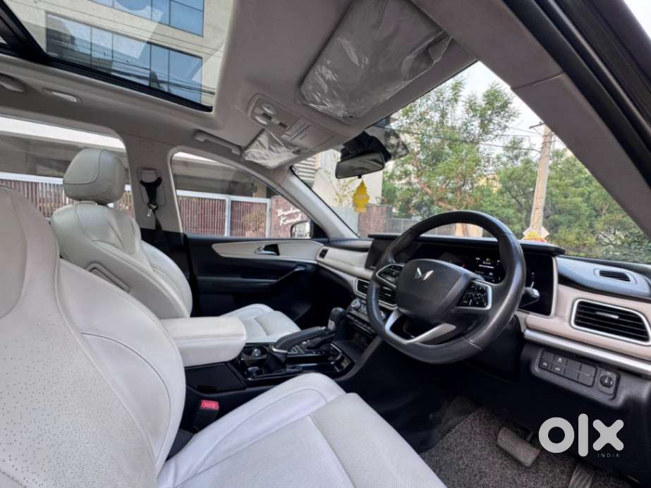 Mahindra Xuv700 2.2 Ax 7 Diesel At Str, 2024, Diesel