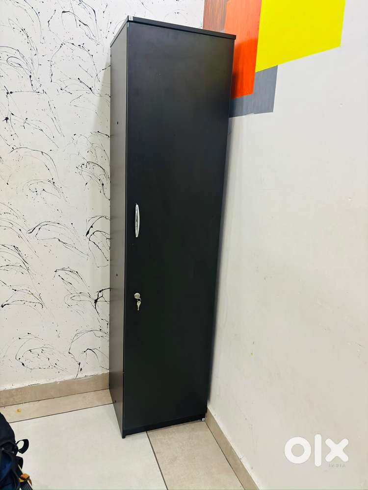 Single door wardrobe closet