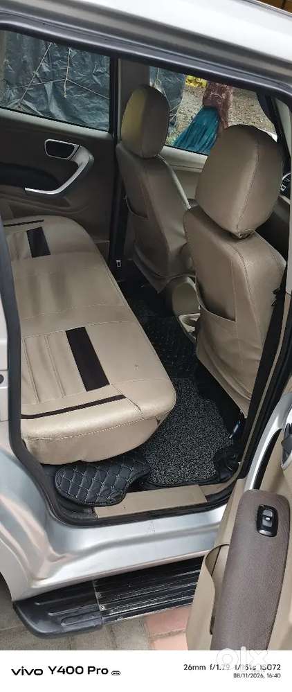 Mahindra Tuv 300 2018