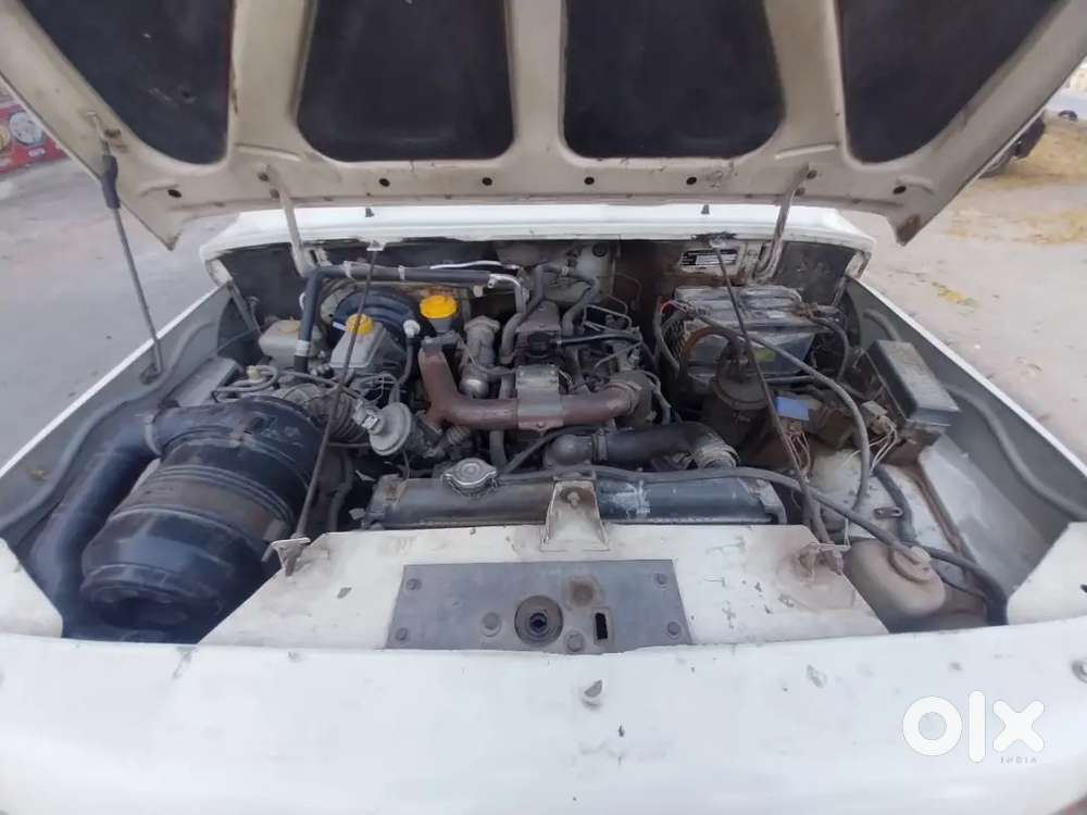 Mahindra 9 Seater Bolero