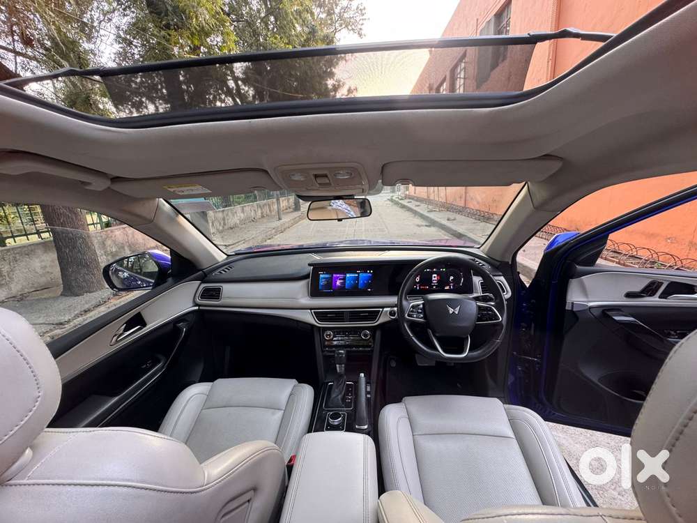 Mahindra Xuv700 2.0 Ax 7 Petrol At Str, 2021, Petrol