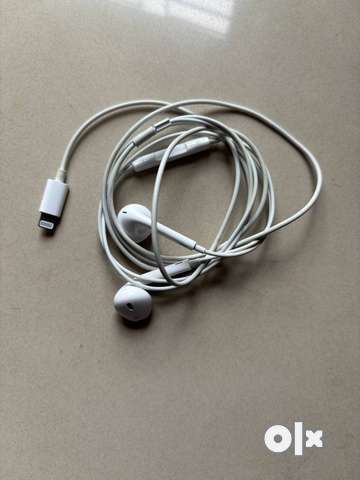 Apple EarPods MMTN2ZM A Wired Earphones with Mic lightening connector Accessories 1783668727