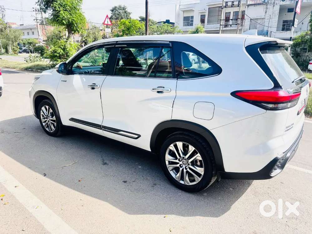 Toyota Innova Hycross 2024 Year