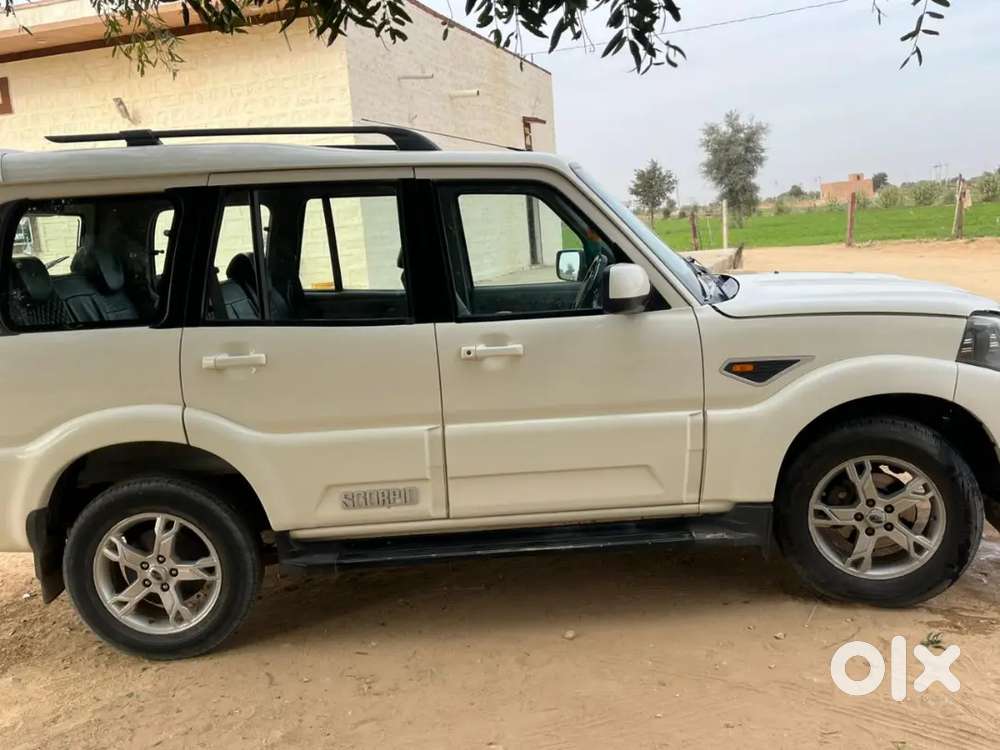Mahindra Scorpio 
 2015