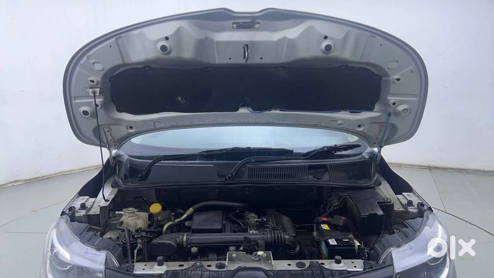 Renault Triber Rxz, 2023, Petrol