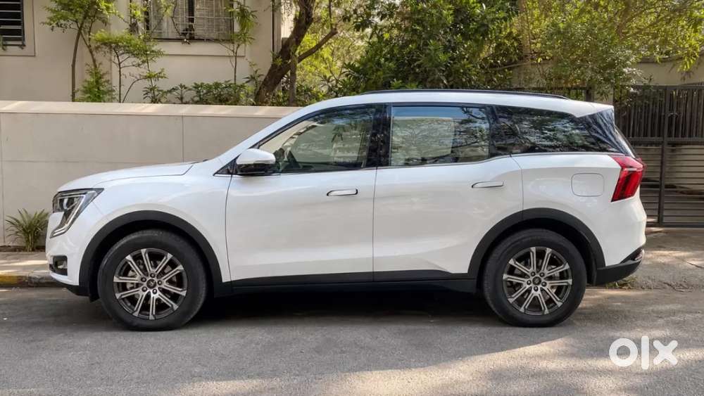 Mahindra Xuv700 2.0 Ax 7 Petrol At Str, 2025, Petrol