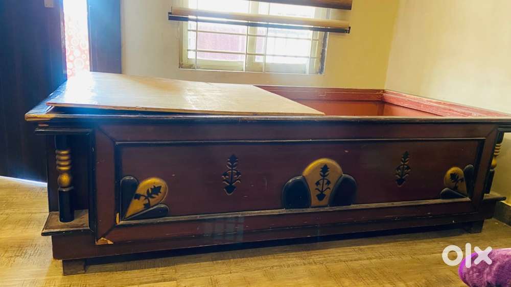 4*6 feet Dewaan in very good condition.