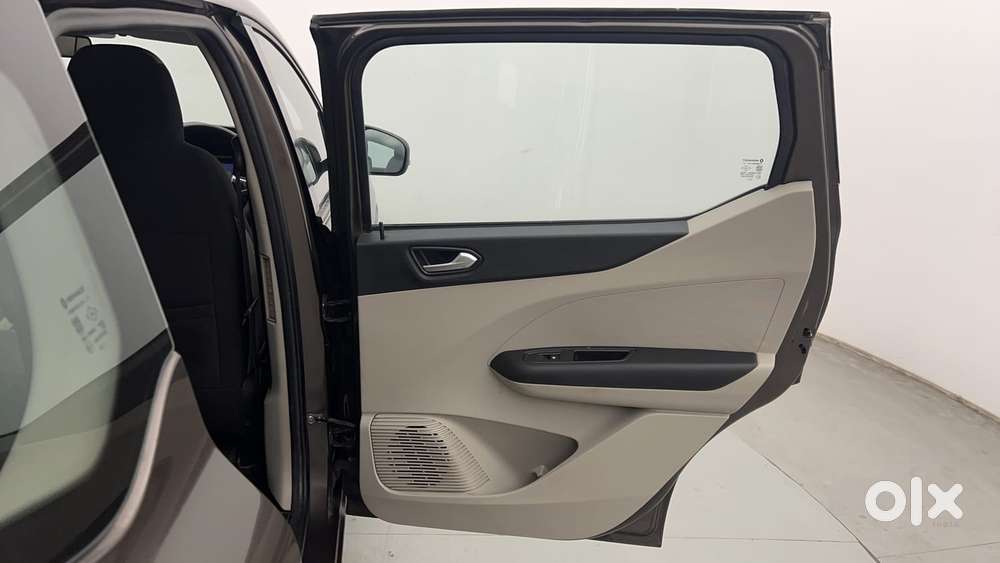 Renault Triber Rxz, 2022, Petrol