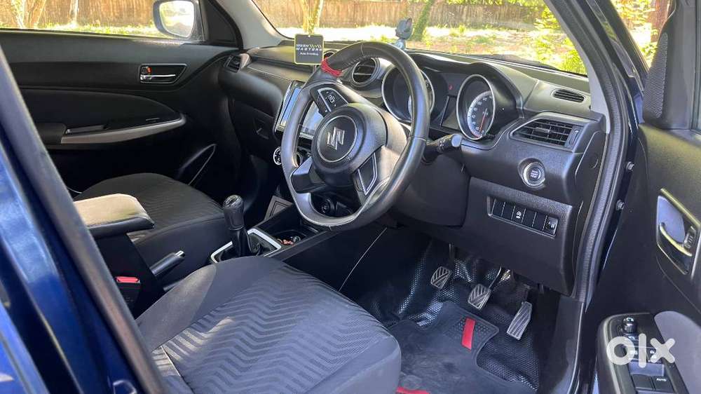 Showroom-condition, Accident-free Maruti Suzuki Swift Zxi