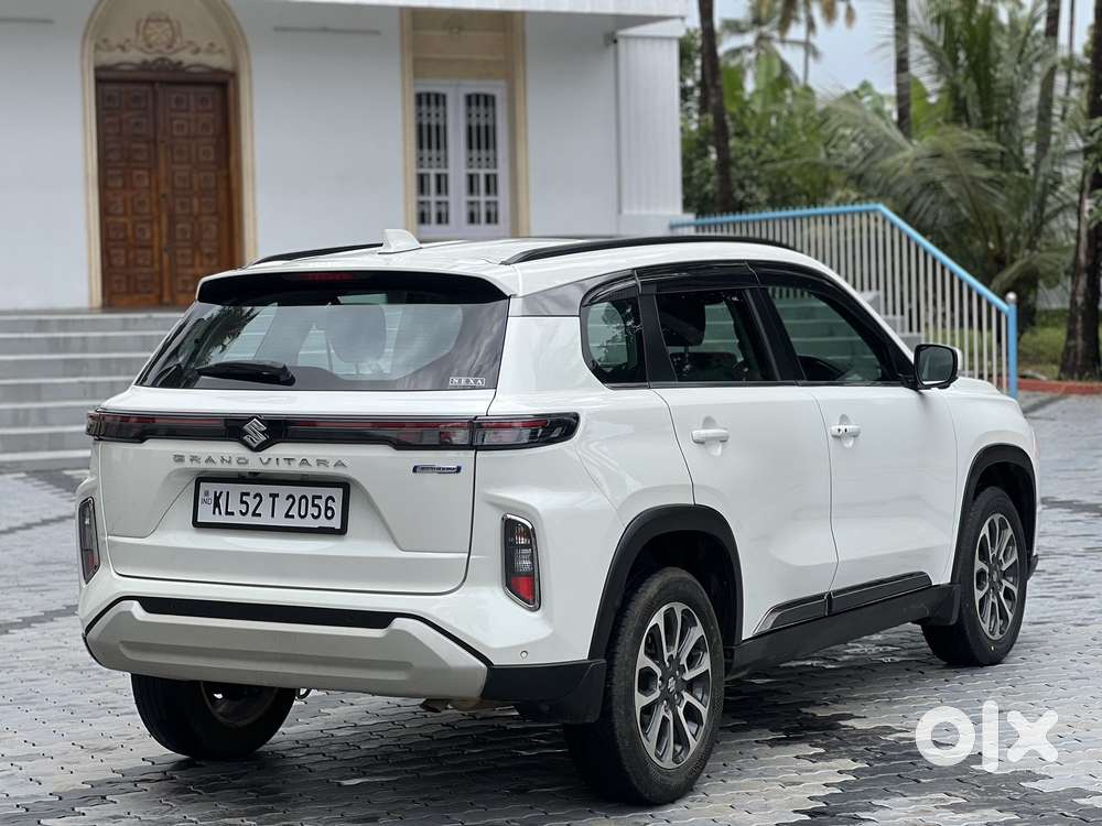Maruti Suzuki Grand Vitara 1.5 Alpha Smart Hybrid At, 2023, Petrol