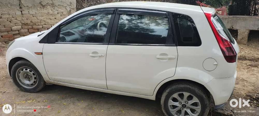 Ford Figo Petrol Lxi 2012 Variant