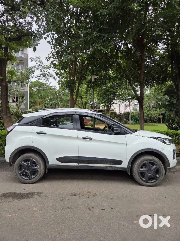 2023 Tata Nexon Xe Petrol Mt 1st Owner  41k Km Bs6 Ph2white