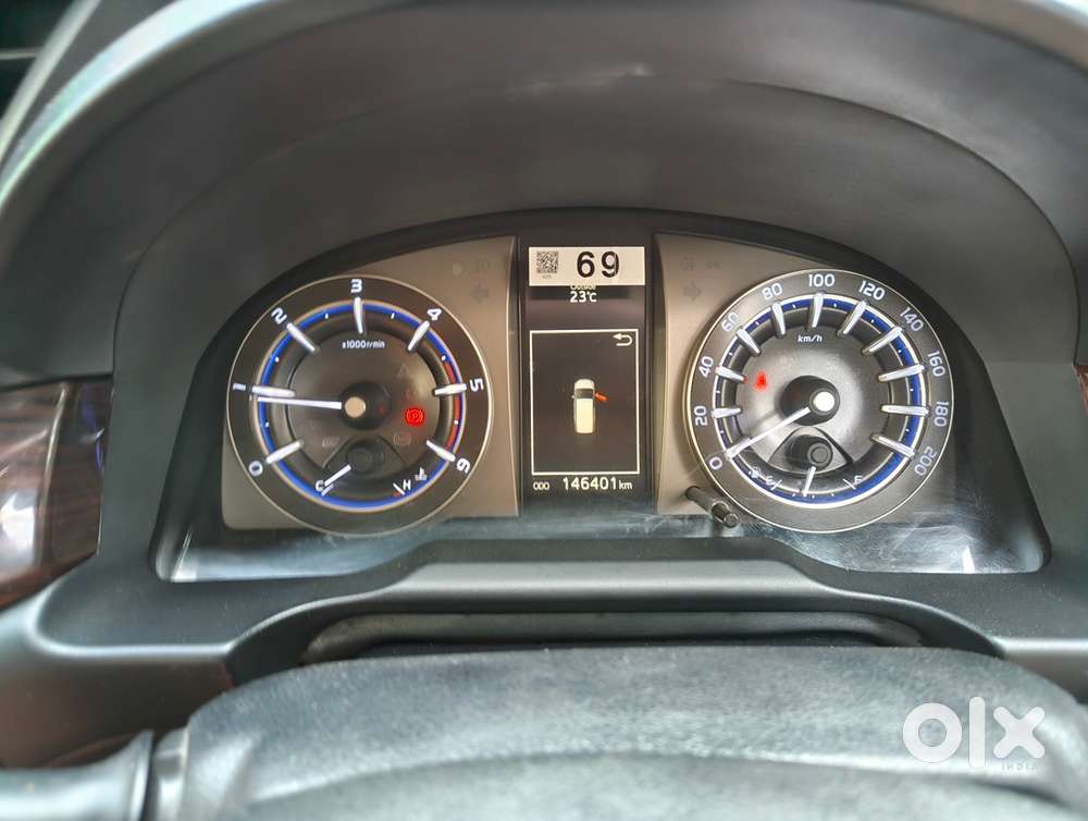 Toyota Innova Crysta 2016 2.4 V 8 Seat