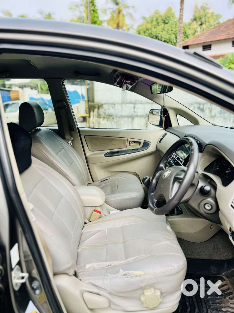 Toyota Innova 2.5 E Diesel Ps 7-seater, 2013, Diesel