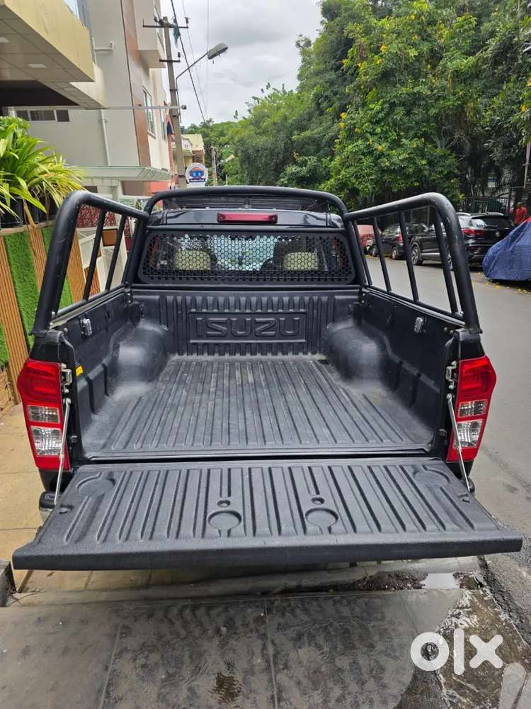 2022 Isuzu V-cross 2wd At Z  37,750 Km  Auto Diesel  Insurance 2026