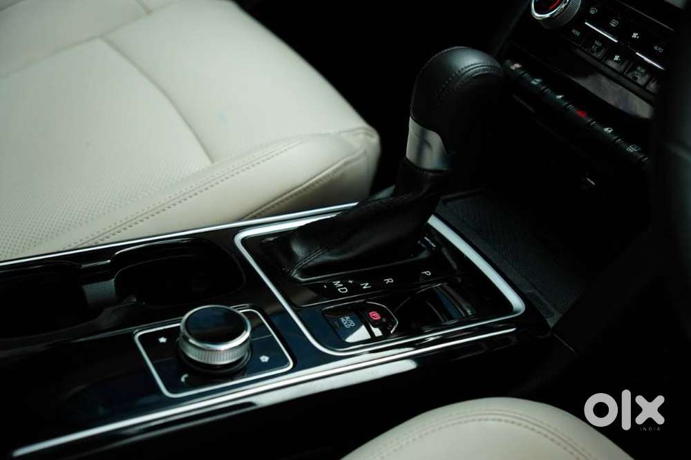 Mahindra Xuv700 2.0 Ax 7 Petrol At Luxury Pack Str, 2023, Petrol