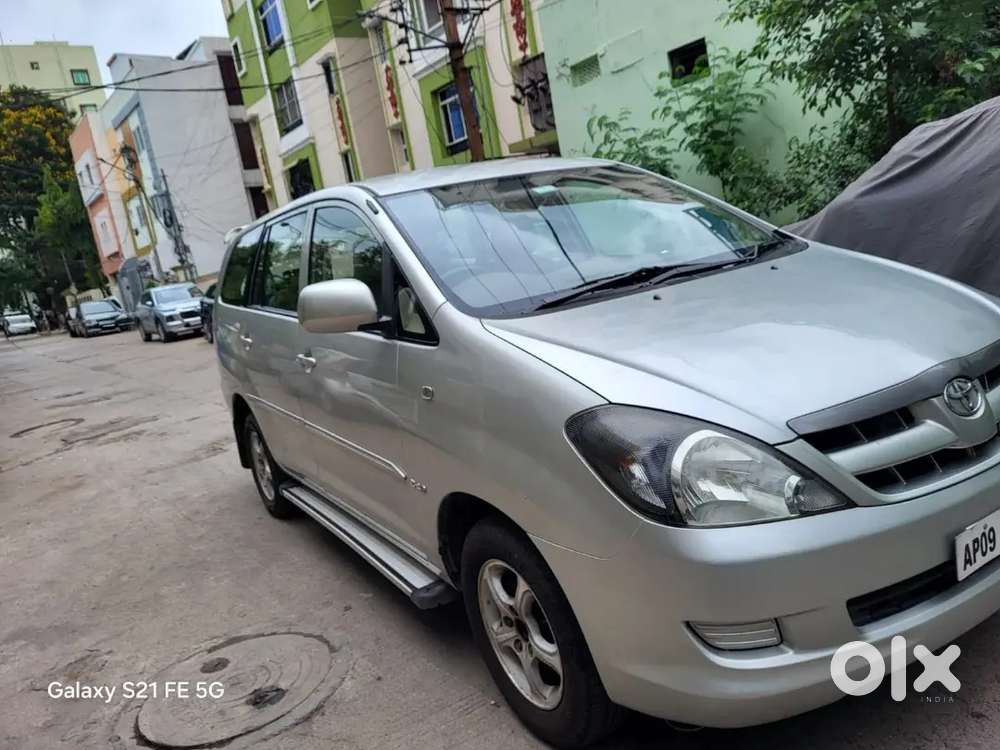 Showroom Track Toyota Innova 8 Seater Diesel 2009