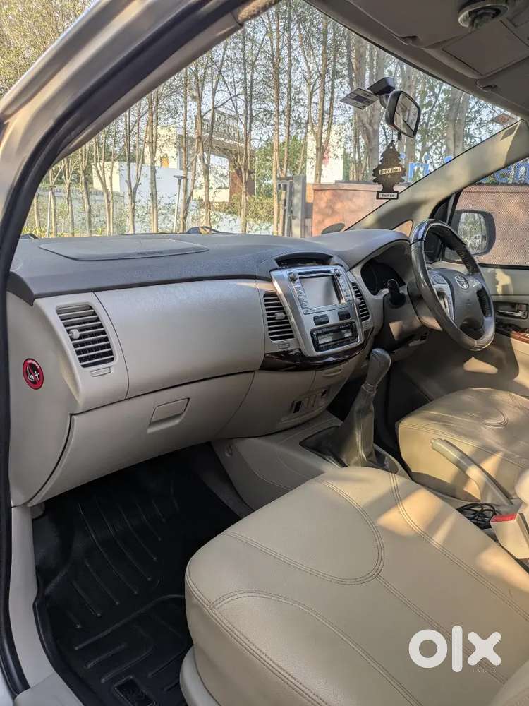 Toyota Innova V 2012 Model