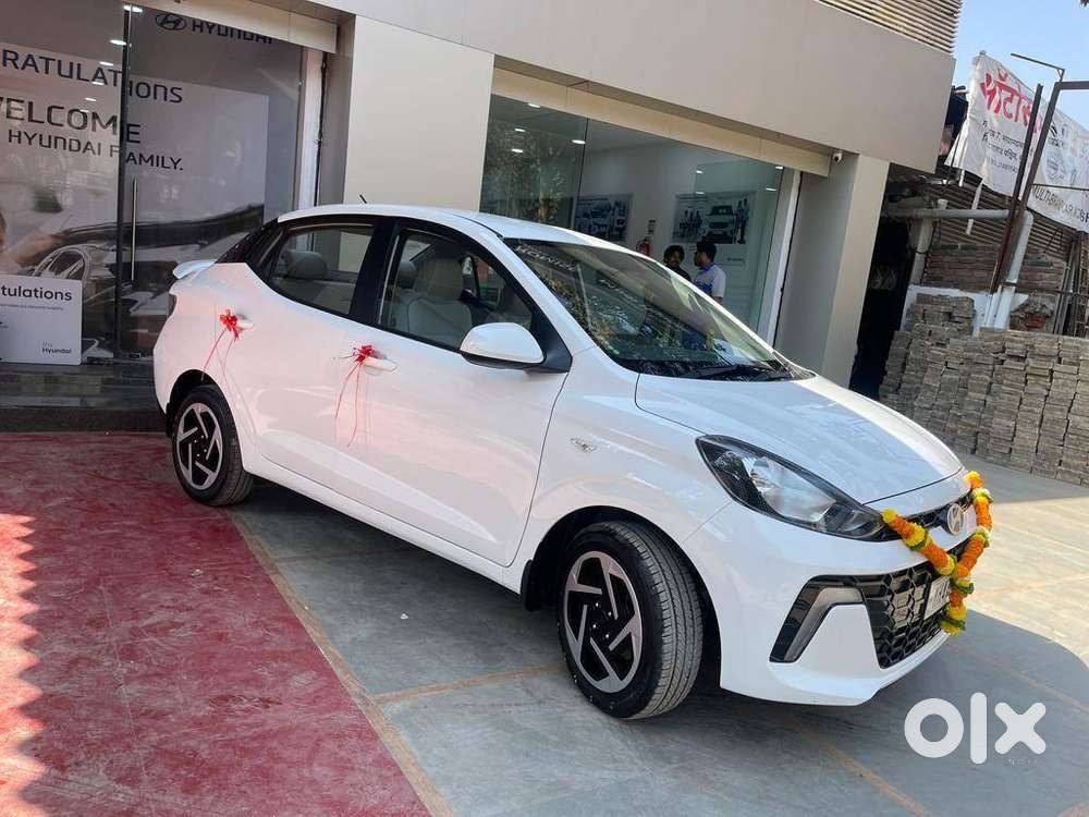 Hyundai Aura S-cng White