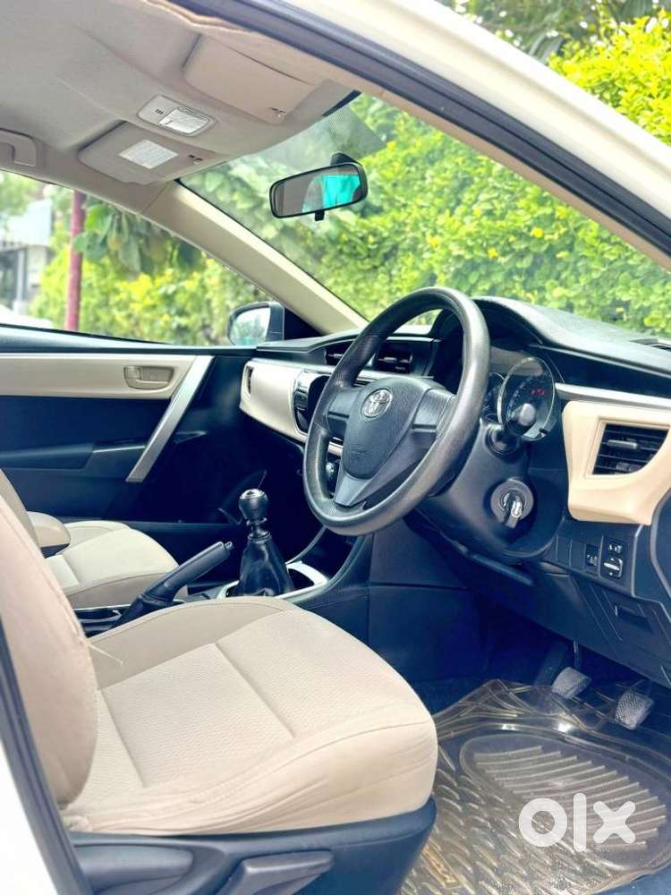 Toyota Corolla Altis 1.8 J, 2015, Petrol