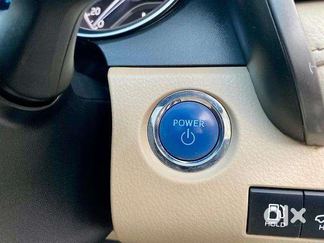 Toyota Camry Hybrid, 2022, Petrol