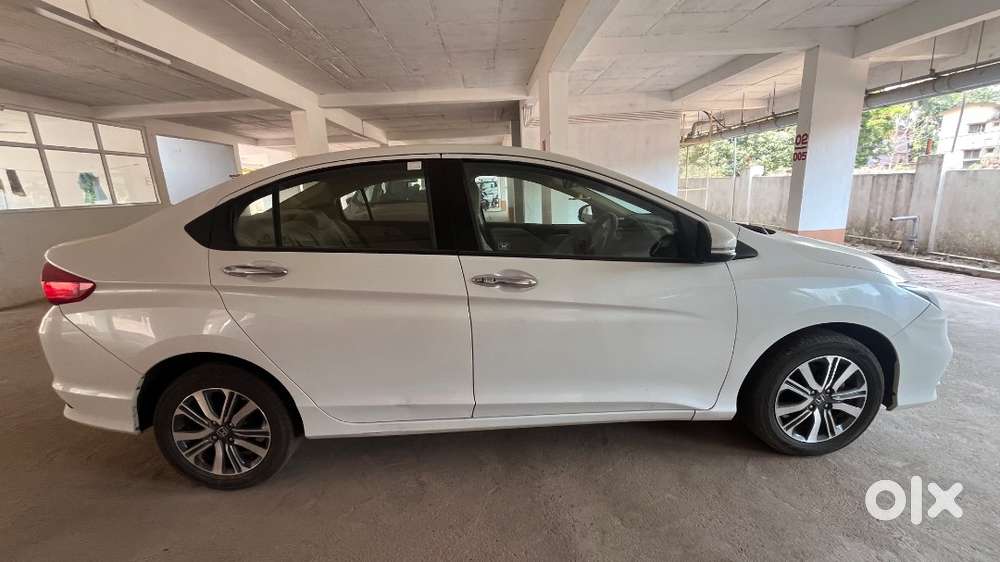 Honda City (i-vtech) Pearl White Color