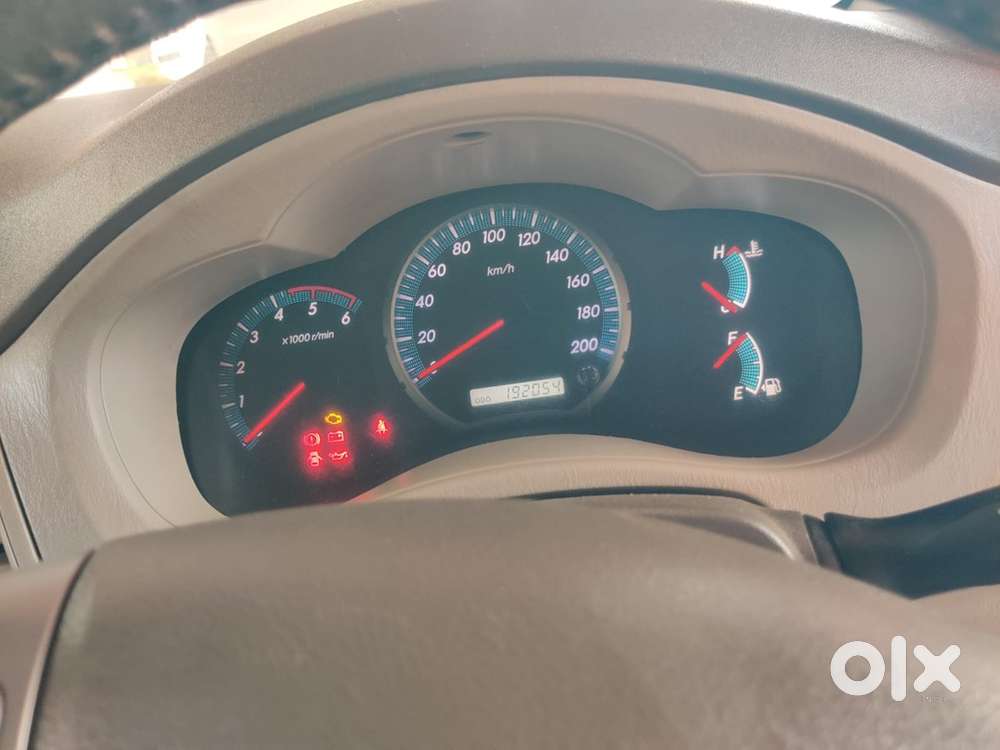 Toyota Innova 2.5 V Diesel 2012 Topend