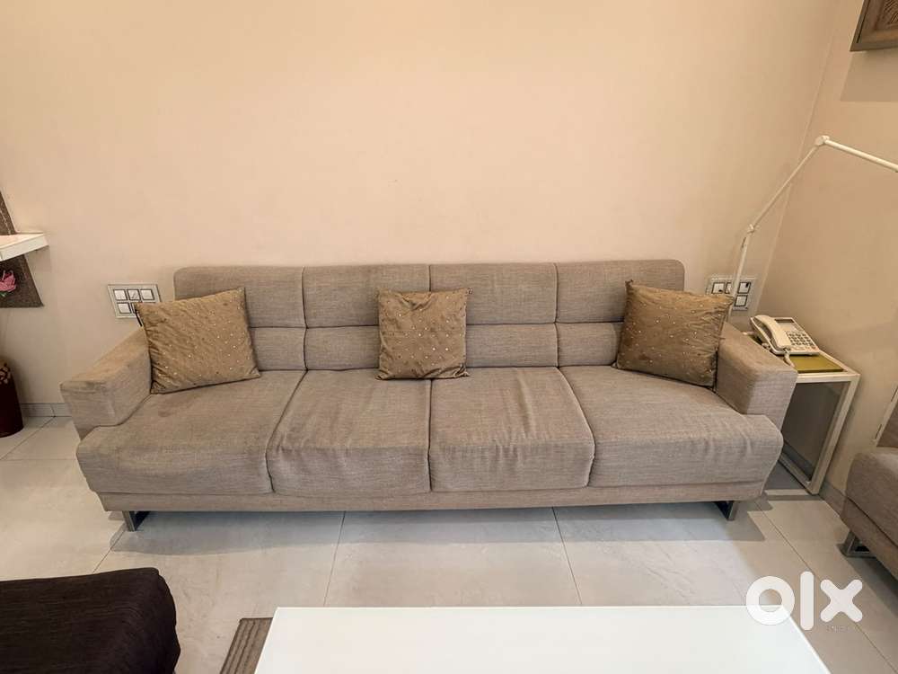 4 and 2 seater sofa with puffy