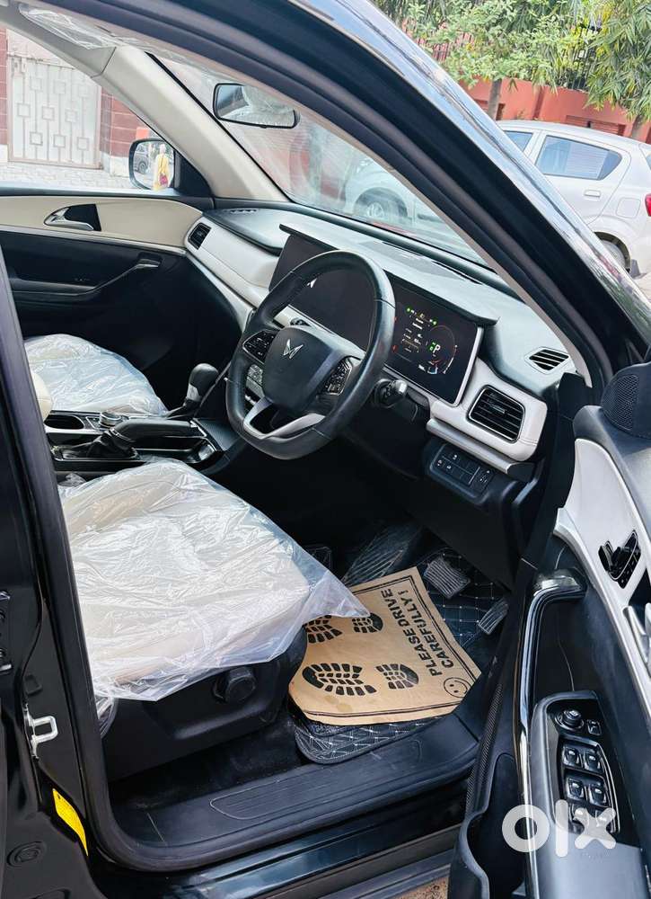 Mahindra Xuv700 2.2 Ax 7 Diesel At Str, 2025, Diesel