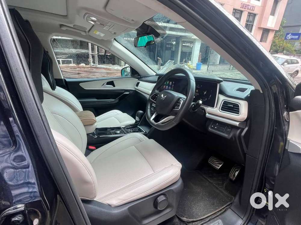Mahindra Xuv700 2023 Diesel Well Maintained