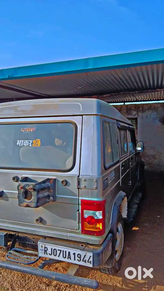 एक नंबर कार की कंडीशन है और कार में ऐसी है और चारों टायर प्रेस है