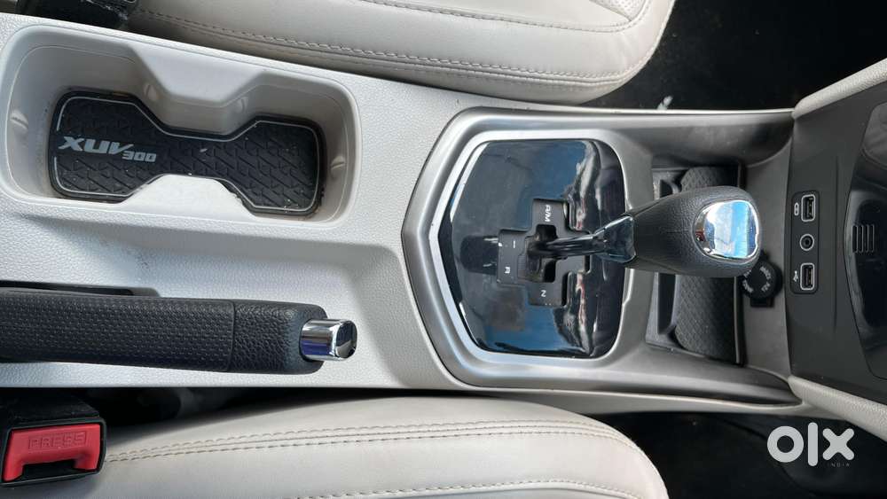 Mahindra Xuv300 1.2 W8 (o) Amt Petrol, 2022, Petrol