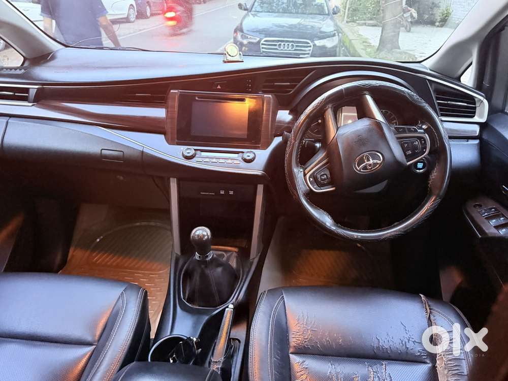 Toyota Innova Crysta 2.4 V, 2016, Diesel