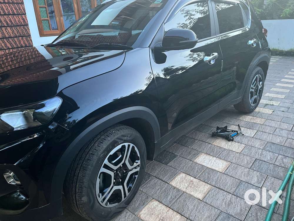 Kia Sonet Htk Plus  With New Tyres And Insurance