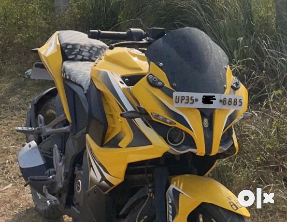 Bajaj pulsar deals rs200 yellow colour