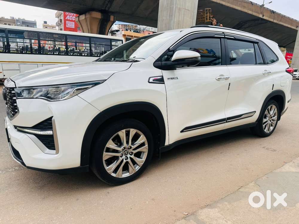 Toyota Innova Hycross 2.0 Zx (o) Hybrid 7 Str, 2023, Petrol
