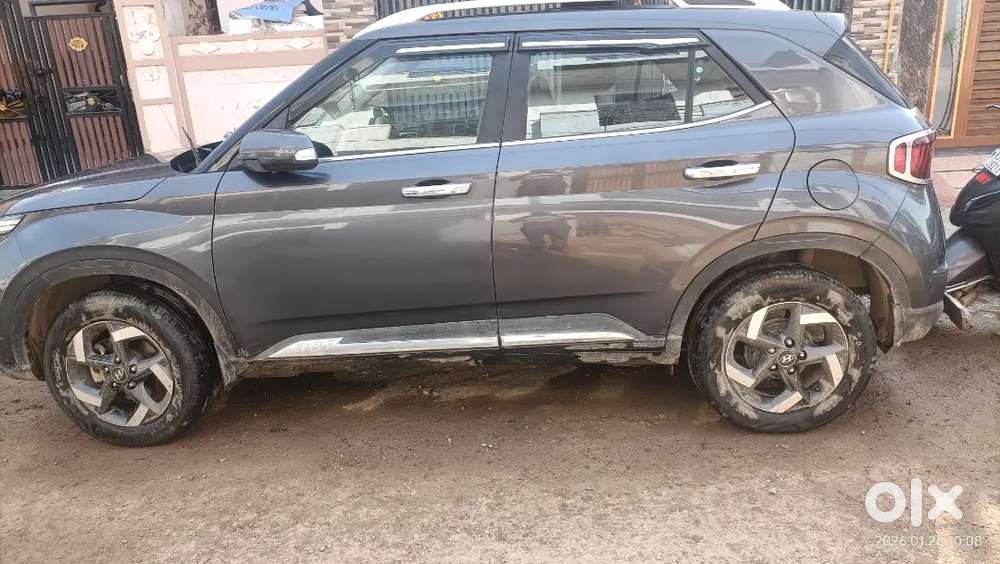 Hyundai Venue 2021 Petrol 32000 Km Driven