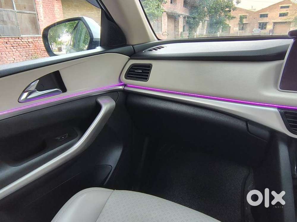 Mahindra Xuv700 2.2 Ax 3 Diesel At 5 Str, 2022, Diesel