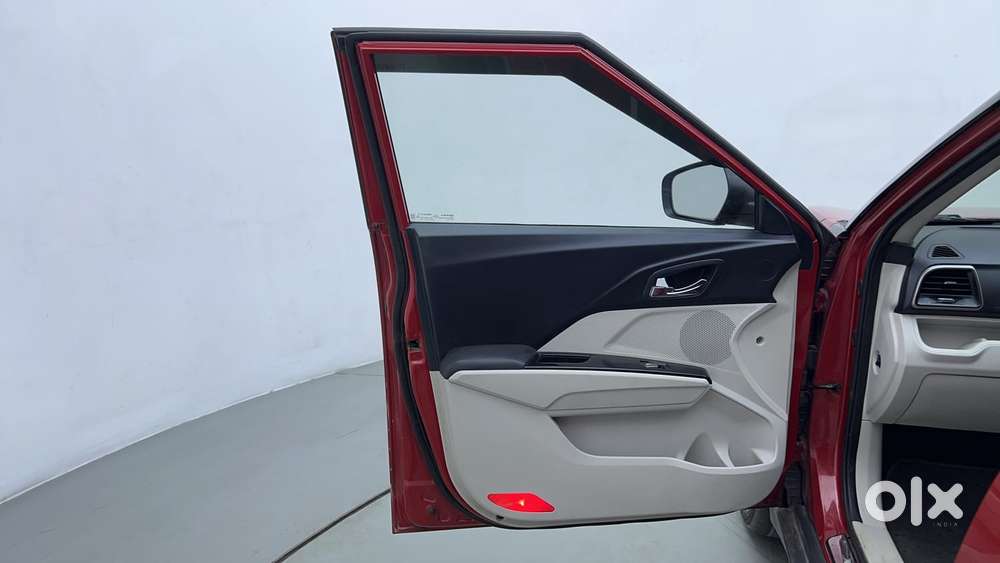 Mahindra Xuv300 W8 Amt Diesel, 2021, Diesel