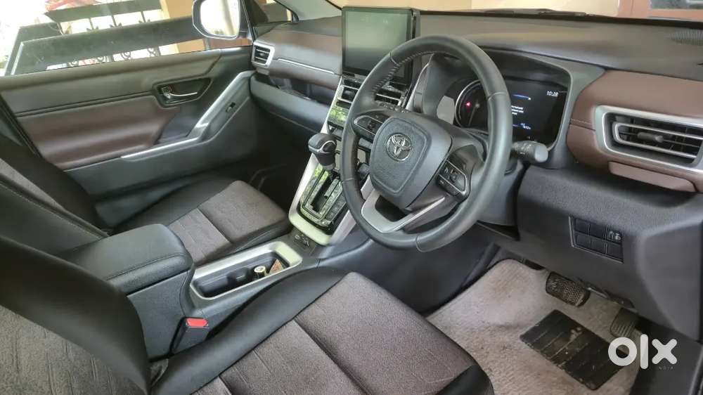 Toyota Innova Hycross 2024 Aug Petrol Hybrid 9400 Km Driven