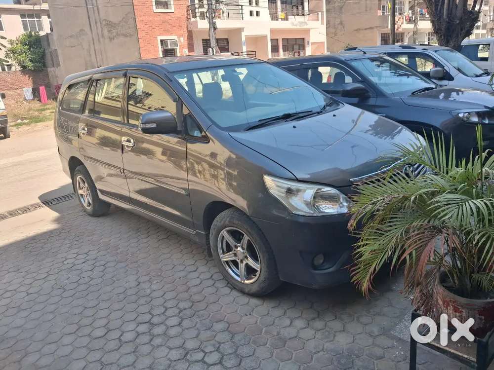Toyota Innova 2012 Diesel Well Maintained