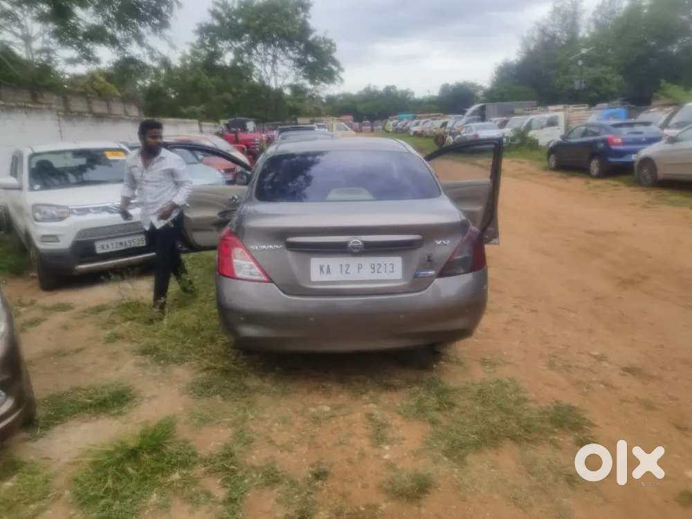 Nissan Sunny 2012
